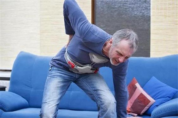 老年人如何保護脊椎?兩招輕松搞定 老年人如何保護脊椎?兩招輕松搞定