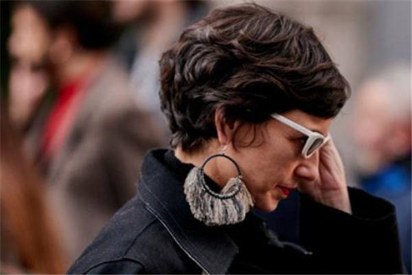 2019年流行什么耳環(huán) 時(shí)裝周耳環(huán)流行趨勢(shì) 2019年流行什么耳環(huán) 時(shí)裝周耳環(huán)流行趨勢(shì)