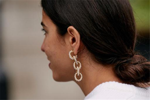 2019年流行什么耳環(huán) 時(shí)裝周耳環(huán)流行趨勢(shì) 2019年流行什么耳環(huán) 時(shí)裝周耳環(huán)流行趨勢(shì)