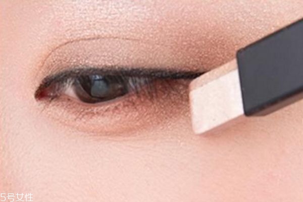 雙色眼影怎么正確使用 雙色眼影推薦 雙色眼影怎么正確使用 雙色眼影推薦