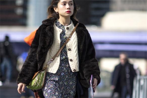 針織開衫如何搭配 開春必備單品 針織開衫如何搭配 開春必備單品