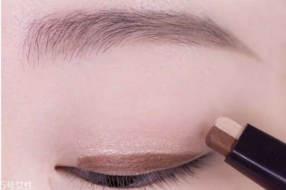 雙色眼影怎么畫(huà) 教你雙色眼影畫(huà)法