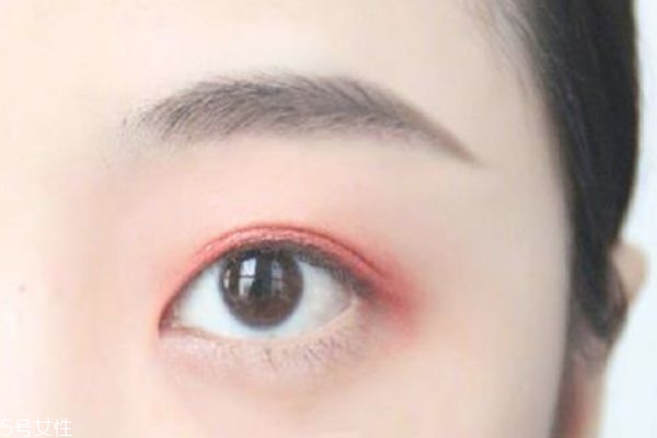 雙色眼影怎么畫(huà) 教你雙色眼影畫(huà)法