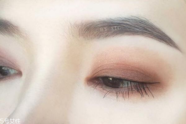 雙色眼影怎么畫(huà) 教你雙色眼影畫(huà)法