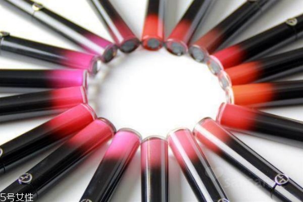 阿瑪尼黑管唇釉真假如何辨別 阿瑪尼黑管唇釉真假鑒別圖 阿瑪尼黑管唇釉真假如何辨別 阿瑪尼黑管唇釉真假鑒別圖