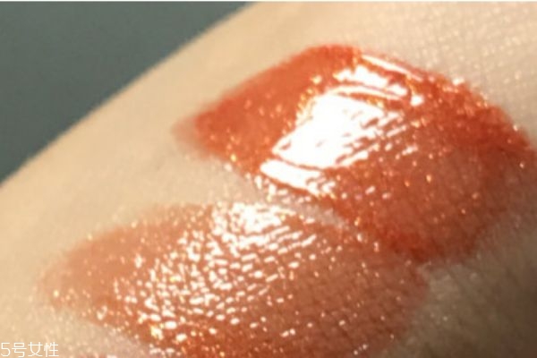 阿瑪尼黑管唇釉真假如何辨別 阿瑪尼黑管唇釉真假鑒別圖 阿瑪尼黑管唇釉真假如何辨別 阿瑪尼黑管唇釉真假鑒別圖