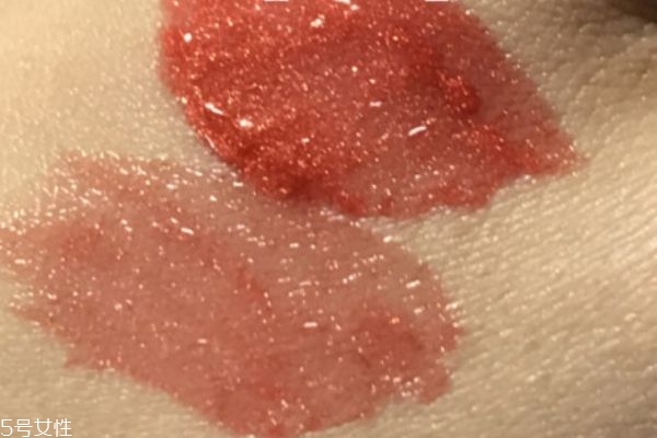 阿瑪尼黑管唇釉真假如何辨別 阿瑪尼黑管唇釉真假鑒別圖 阿瑪尼黑管唇釉真假如何辨別 阿瑪尼黑管唇釉真假鑒別圖