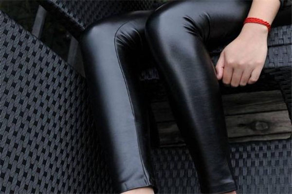 皮褲上有膠水怎么去除 多種方法可選 皮褲上有膠水怎么去除 多種方法可選