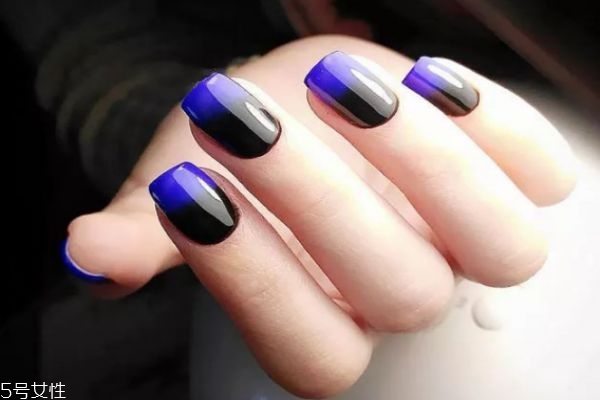雙色漸變美甲的做法 雙色漸變美甲圖片大全 雙色漸變美甲的做法 雙色漸變美甲圖片大全
