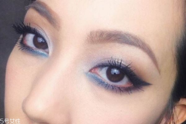 藍(lán)紫色眼影畫(huà)法 藍(lán)紫色日常眼影畫(huà)法 藍(lán)紫色眼影畫(huà)法 藍(lán)紫色日常眼影畫(huà)法