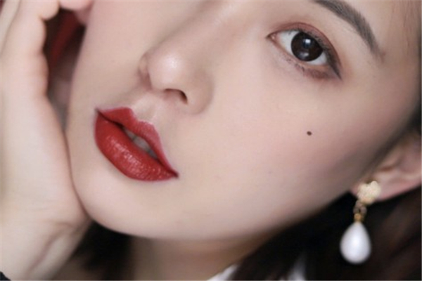 雅詩(shī)蘭黛金管305口紅多少錢 升級(jí)金管口紅 雅詩(shī)蘭黛金管305口紅多少錢 升級(jí)金管口紅