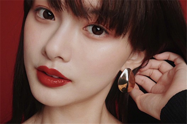 雅詩(shī)蘭黛金管305口紅多少錢 升級(jí)金管口紅 雅詩(shī)蘭黛金管305口紅多少錢 升級(jí)金管口紅