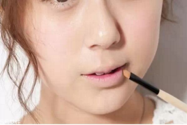 新手唇妝教學(xué),3招打造完美唇妝 新手唇妝教學(xué),3招打造完美唇妝