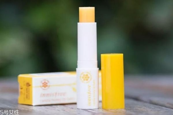 潤唇膏哪個好用 無色潤唇膏有哪些 潤唇膏哪個好用 無色潤唇膏有哪些