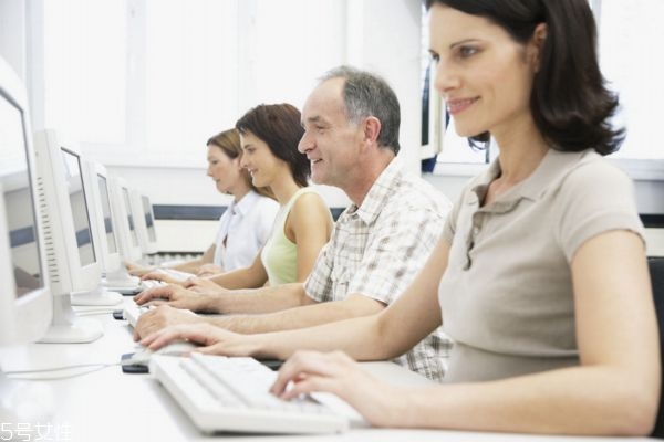 脂漏性皮膚炎癥狀 脂漏性皮膚炎如何治療 脂漏性皮膚炎癥狀 脂漏性皮膚炎如何治療