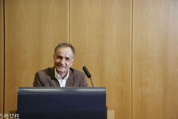 脂漏性皮膚炎癥狀 脂漏性皮膚炎如何治療 脂漏性皮膚炎癥狀 脂漏性皮膚炎如何治療