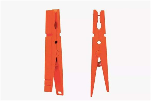 衣夾耳環(huán)是什么牌子 看不懂的時(shí)尚 衣夾耳環(huán)是什么牌子 看不懂的時(shí)尚