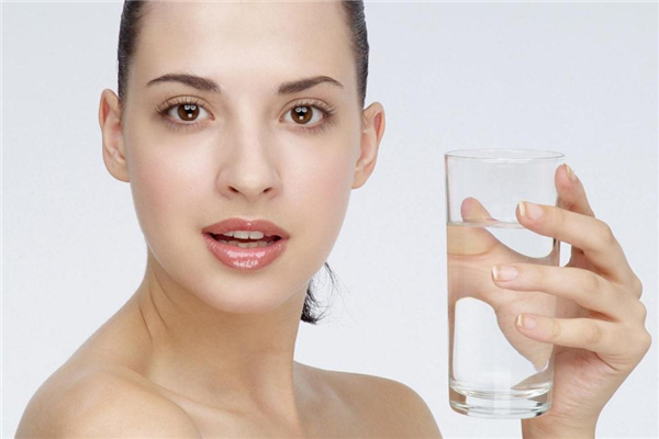 早上喝鹽水有什么好處 能減肥嗎 早上喝鹽水有什么好處 能減肥嗎