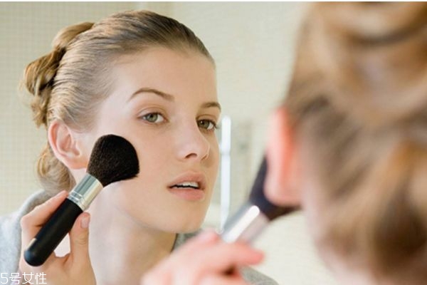 化妝品套裝的使用順序 一套化妝品的使用順序 化妝品套裝的使用順序 一套化妝品的使用順序