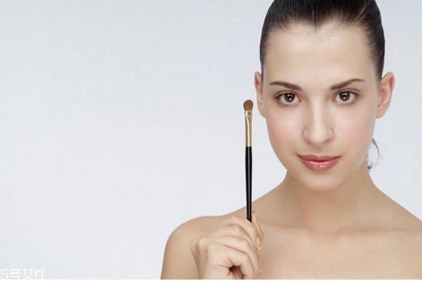 化妝品打開一年還能用嗎 注意化妝品保質期 化妝品打開一年還能用嗎 注意化妝品保質期