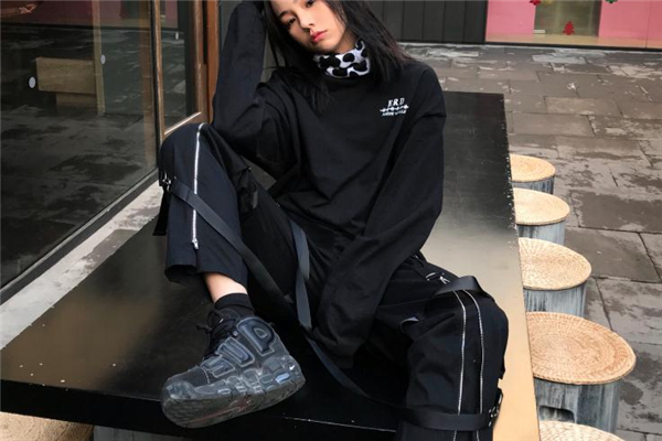 2019流行什么樣的工裝褲 年輕人最愛的潮款 2019流行什么樣的工裝褲 年輕人最愛的潮款