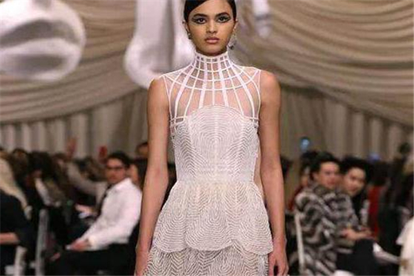 連衣裙腰圍大了怎么改小 不要盲目操作 連衣裙腰圍大了怎么改小 不要盲目操作