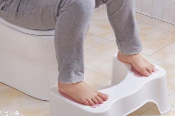 產(chǎn)后孕婦坐月子怎么上廁所 產(chǎn)后孕婦坐月子怎么上廁所