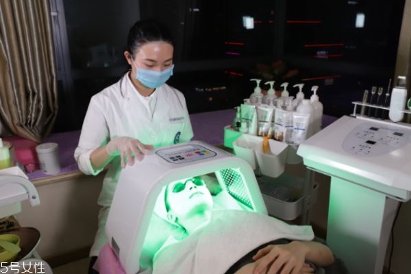 小氣泡適合什么年齡 美容必備儀器 小氣泡適合什么年齡 美容必備儀器