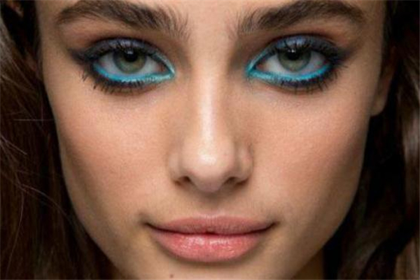 彩色眼線妝容示范 彩色眼線妝容示范