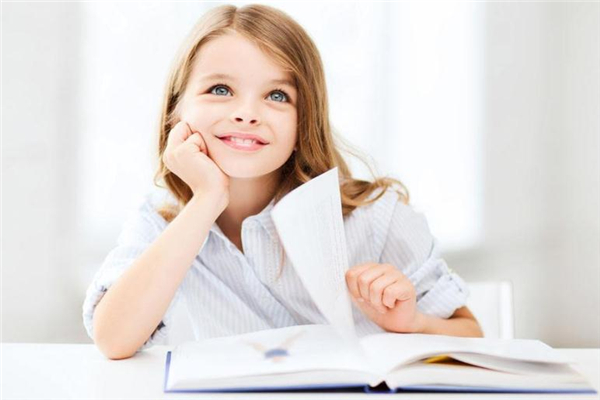 幼兒睡覺前適合看什么故事書 幼兒睡覺前適合看什么故事書