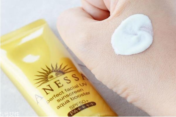 安耐曬和科顏氏防曬哪個好 臉部日常防曬推薦 安耐曬和科顏氏防曬哪個好 臉部日常防曬推薦
