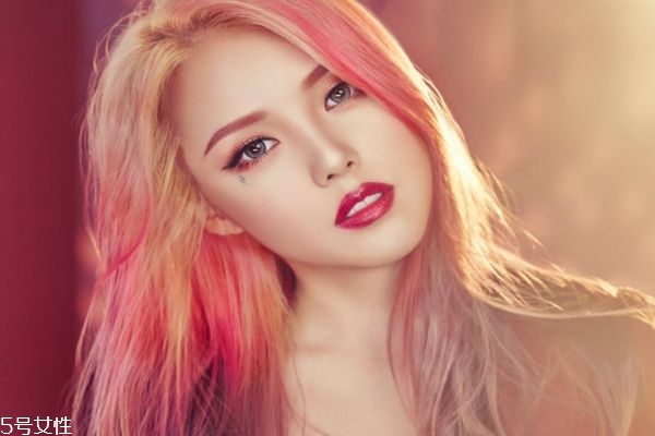 特殊化妝技巧有哪些 化妝實(shí)用小技巧 特殊化妝技巧有哪些 化妝實(shí)用小技巧