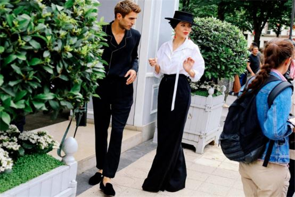 2019年流行什么闊腿褲 穿出大長(zhǎng)腿 2019年流行什么闊腿褲 穿出大長(zhǎng)腿