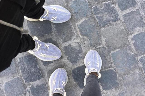 yeezy350 kaws鞋帶怎么綁 椰子kaws鞋帶綁法教程 yeezy350 kaws鞋帶怎么綁 椰子kaws鞋帶綁法教程