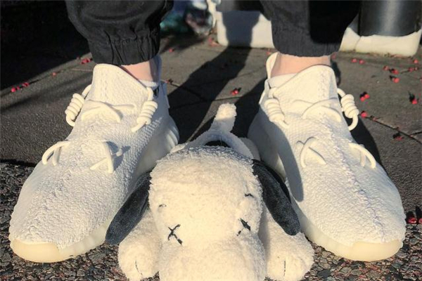 yeezy350 kaws鞋帶怎么綁 椰子kaws鞋帶綁法教程 yeezy350 kaws鞋帶怎么綁 椰子kaws鞋帶綁法教程