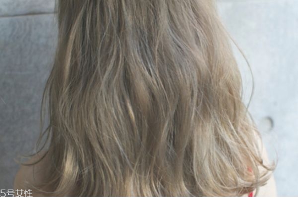 黃皮膚適合染什么顏色 皮膚黃染什么顏色顯白 黃皮膚適合染什么顏色 皮膚黃染什么顏色顯白