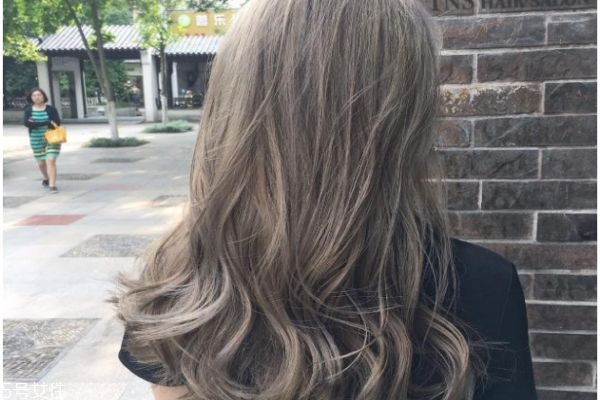 黃皮膚適合染什么顏色 皮膚黃染什么顏色顯白 黃皮膚適合染什么顏色 皮膚黃染什么顏色顯白