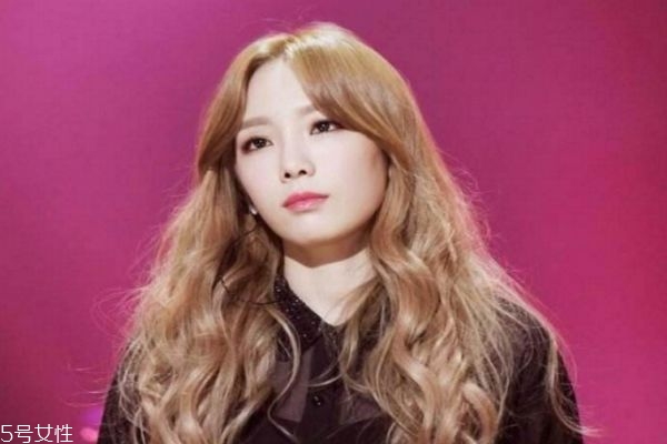 黃皮膚適合染什么顏色 皮膚黃染什么顏色顯白 黃皮膚適合染什么顏色 皮膚黃染什么顏色顯白