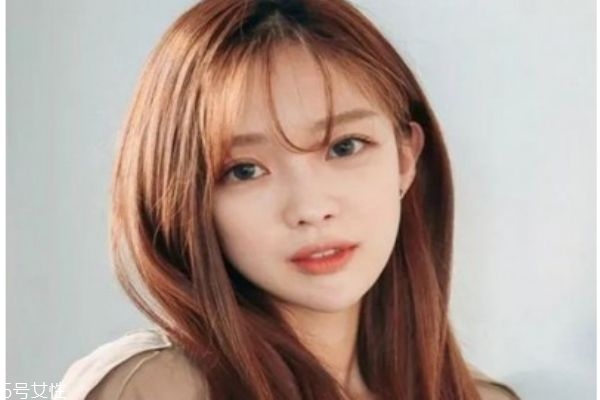 黃皮膚適合染什么顏色 皮膚黃染什么顏色顯白 黃皮膚適合染什么顏色 皮膚黃染什么顏色顯白