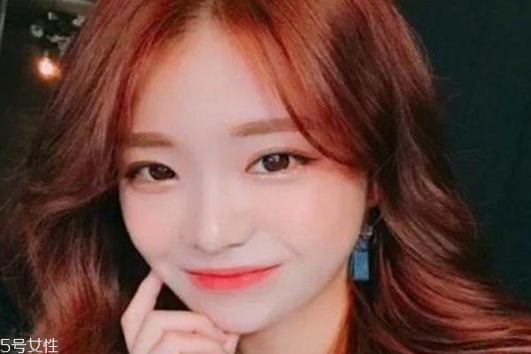 黃皮膚適合染什么顏色 皮膚黃染什么顏色顯白 黃皮膚適合染什么顏色 皮膚黃染什么顏色顯白