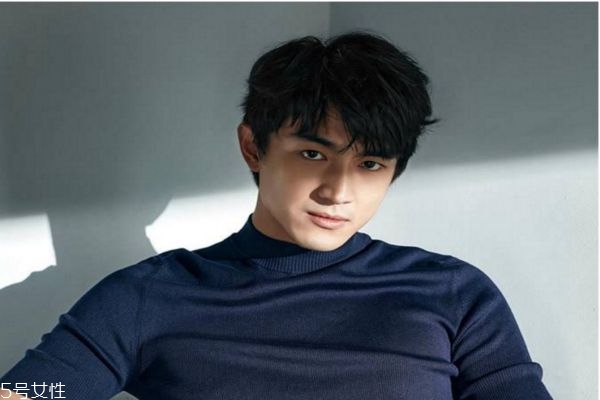 男生臉大適合什么發(fā)型 頭大臉大男生發(fā)型圖片 男生臉大適合什么發(fā)型 頭大臉大男生發(fā)型圖片