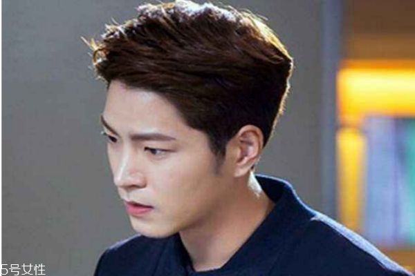 男生臉大適合什么發(fā)型 頭大臉大男生發(fā)型圖片 男生臉大適合什么發(fā)型 頭大臉大男生發(fā)型圖片