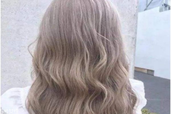 黃皮膚適合染什么顏色 皮膚黃染什么顏色顯白 黃皮膚適合染什么顏色 皮膚黃染什么顏色顯白