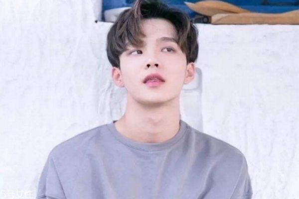 臉胖的男生適合什么發(fā)型 適合男生的發(fā)型