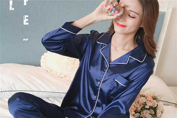 真絲睡衣能用沐浴露洗嗎 會(huì)損傷衣物 真絲睡衣能用沐浴露洗嗎 會(huì)損傷衣物