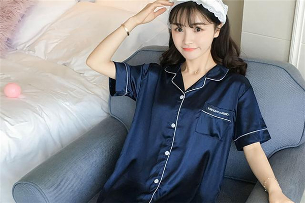 真絲睡衣能用沐浴露洗嗎 會(huì)損傷衣物 真絲睡衣能用沐浴露洗嗎 會(huì)損傷衣物