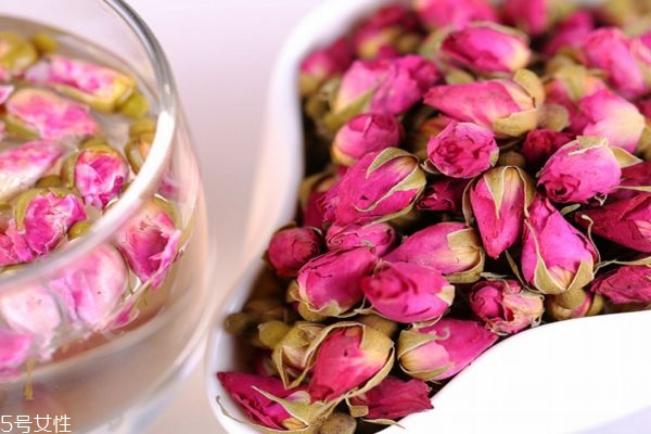 玫瑰茶泡水的方法 玫瑰花的最佳搭配 玫瑰茶泡水的方法 玫瑰花的最佳搭配