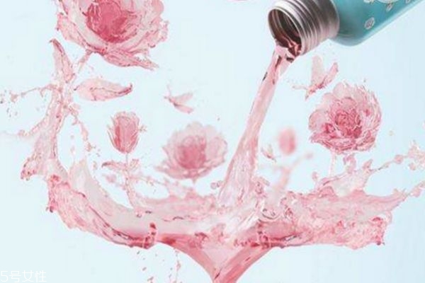 玫瑰水做爽膚水有什么作用 玫瑰爽膚水的功效 玫瑰水做爽膚水有什么作用 玫瑰爽膚水的功效