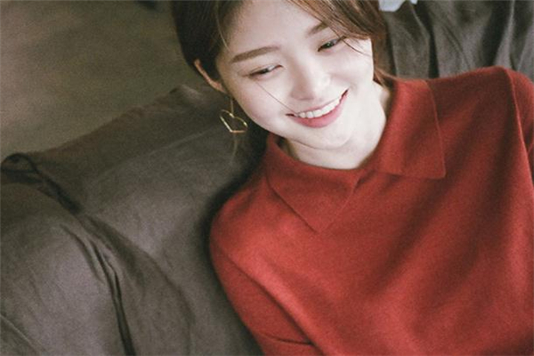 磚紅色配灰色好看嗎 時髦高級配色 磚紅色配灰色好看嗎 時髦高級配色