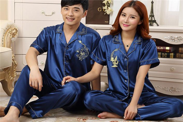 真絲睡衣要買(mǎi)大一號(hào)嗎 大點(diǎn)更舒服 真絲睡衣要買(mǎi)大一號(hào)嗎 大點(diǎn)更舒服